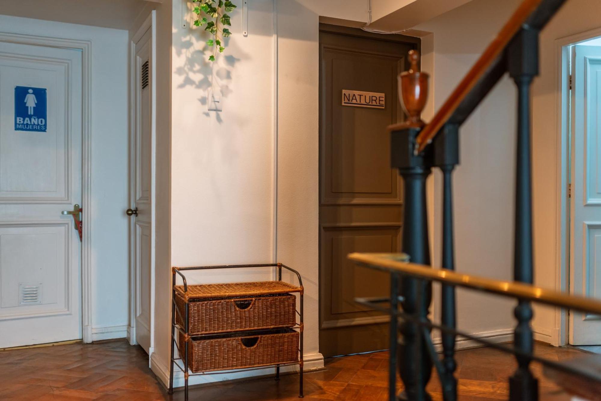 סנטיאגו Yogi Hostels מראה חיצוני תמונה